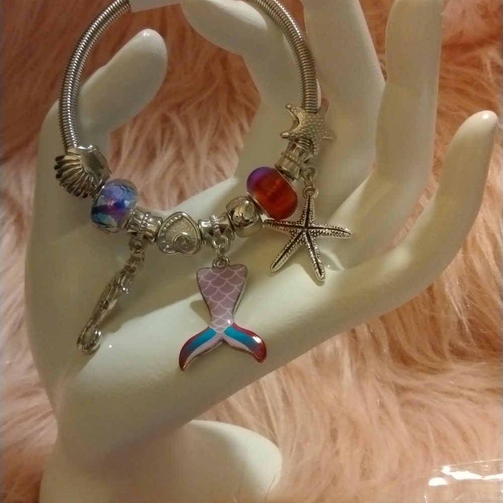 NEW! By the sea charm bracelet in Silvertone!
